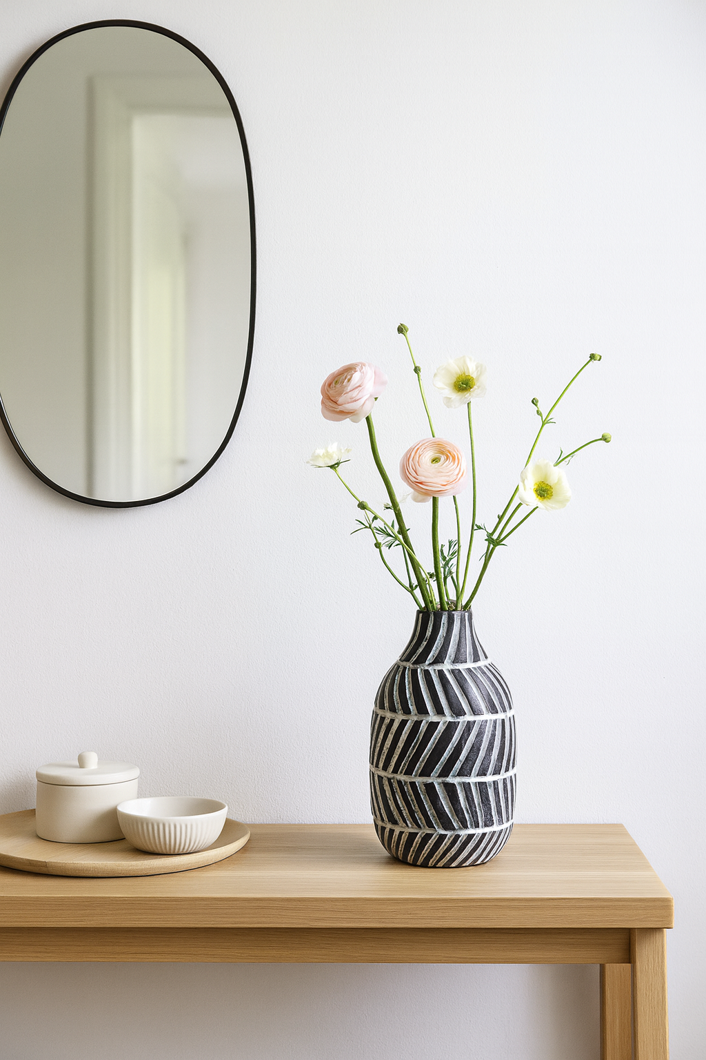 Modern vase - Black & White